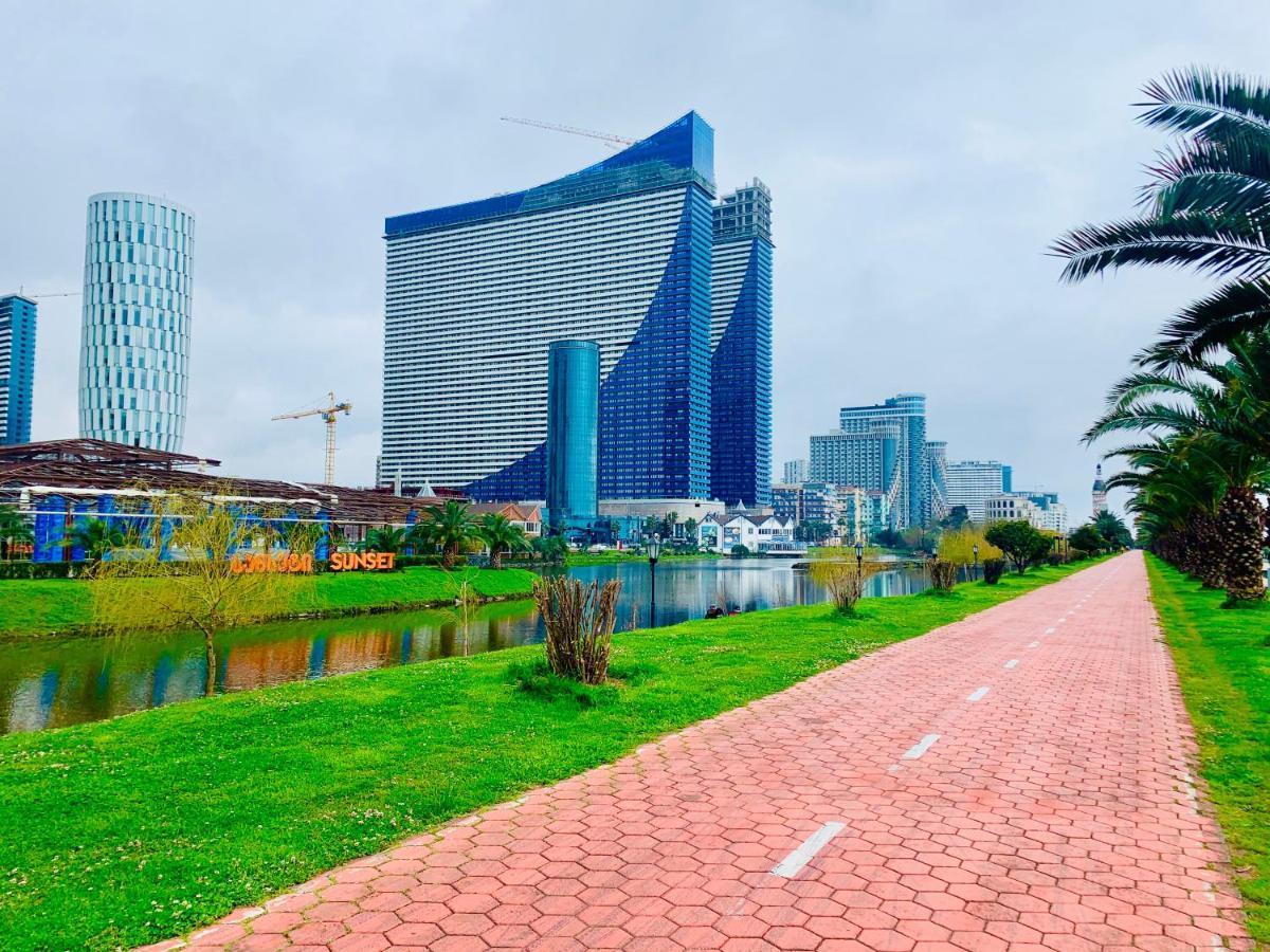 Royal Sea Breeze Apartments Batumi Exteriör bild
