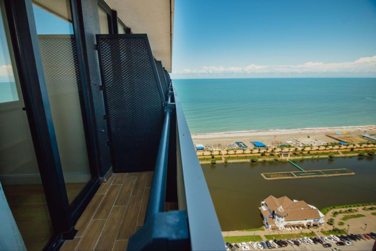 Royal Sea Breeze Apartments Batumi Exteriör bild