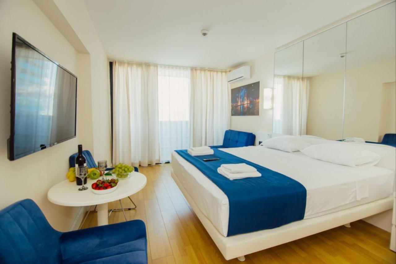 Royal Sea Breeze Apartments Batumi Exteriör bild