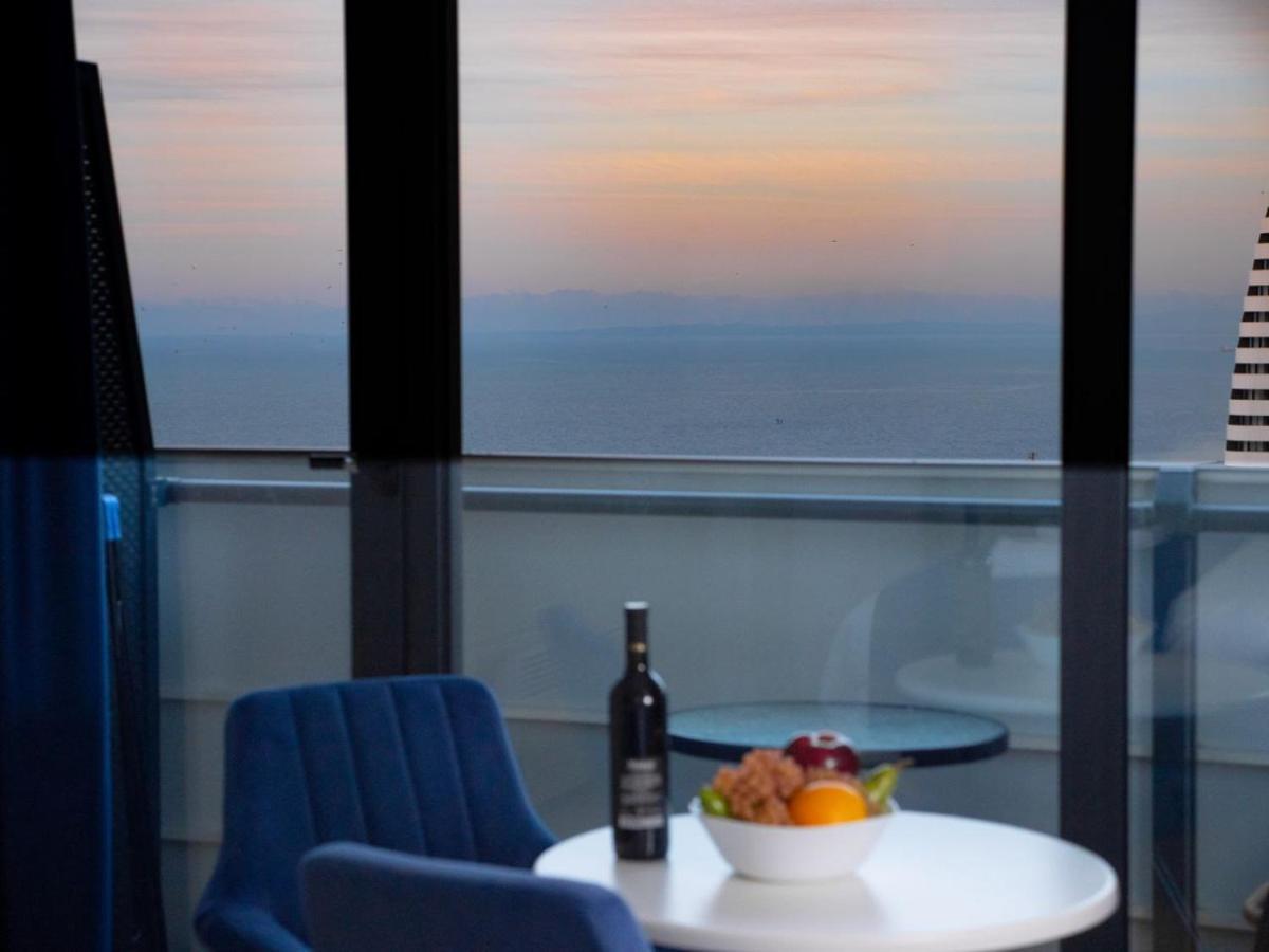 Royal Sea Breeze Apartments Batumi Exteriör bild
