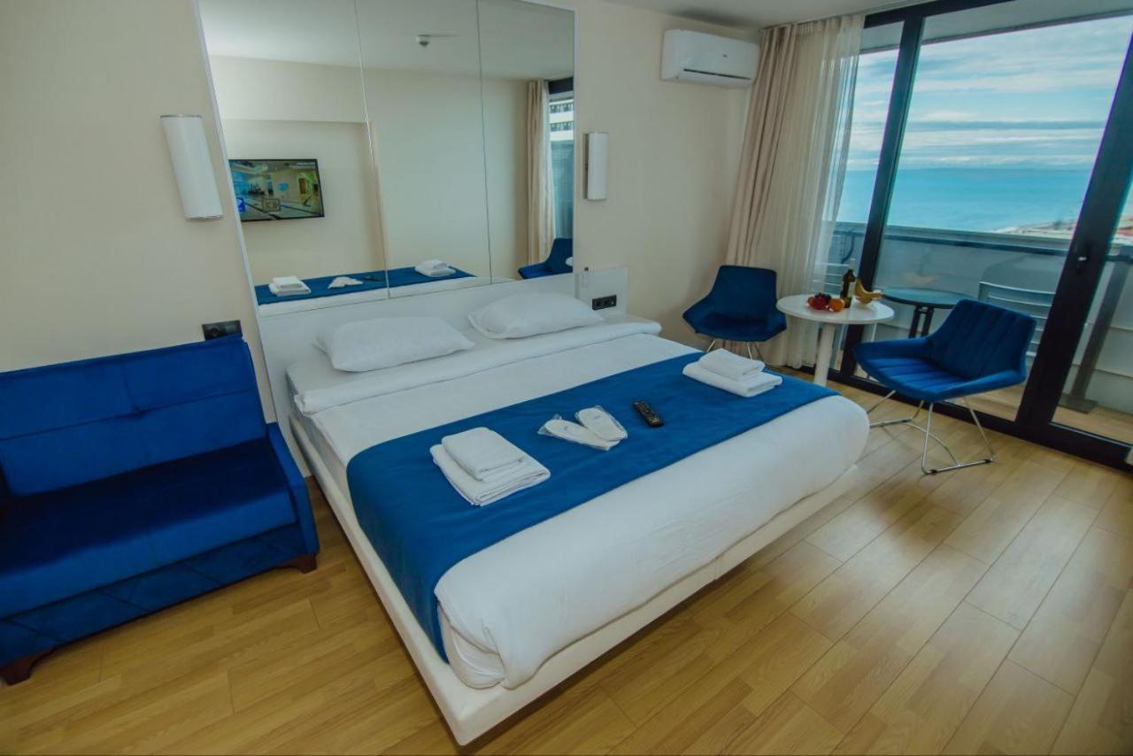 Royal Sea Breeze Apartments Batumi Exteriör bild