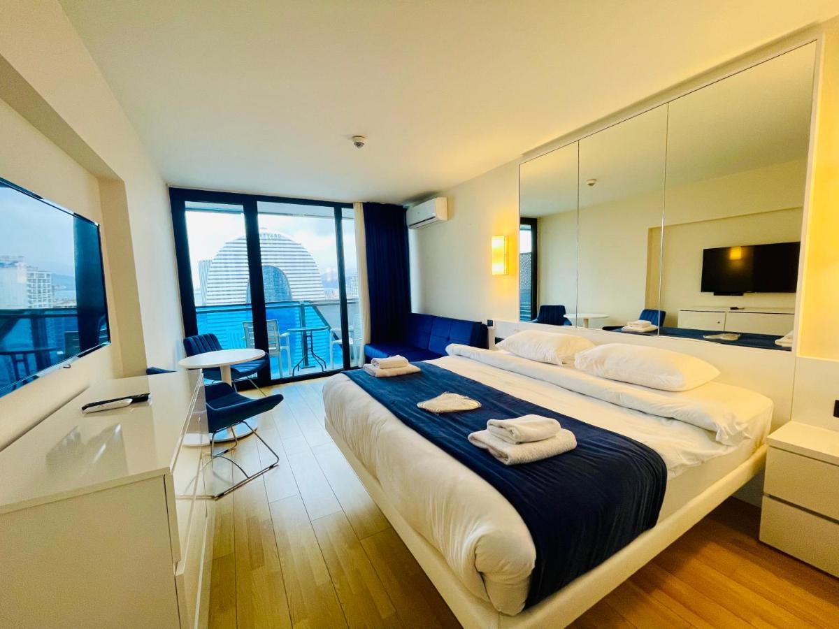 Royal Sea Breeze Apartments Batumi Exteriör bild