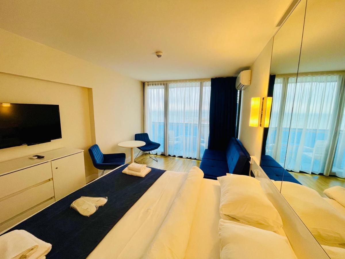 Royal Sea Breeze Apartments Batumi Exteriör bild