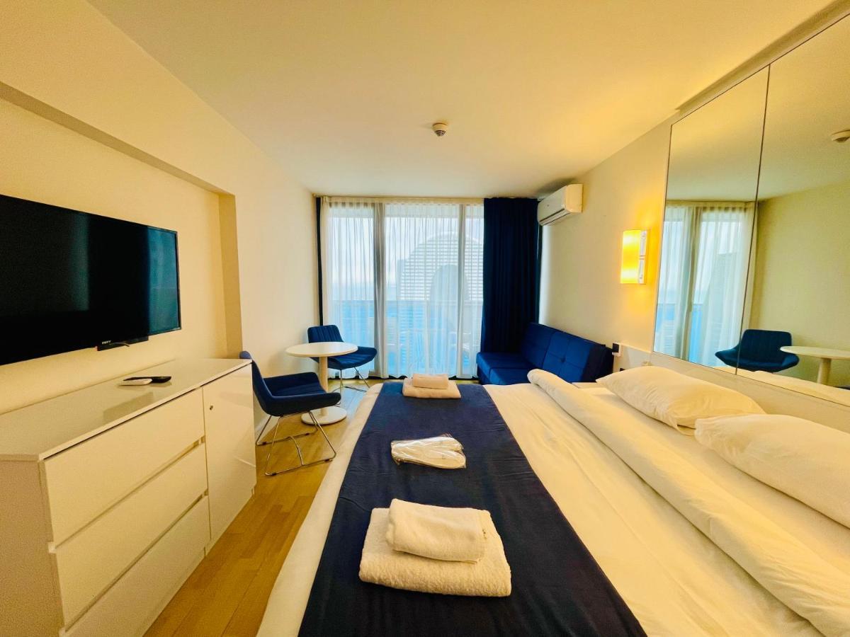 Royal Sea Breeze Apartments Batumi Exteriör bild