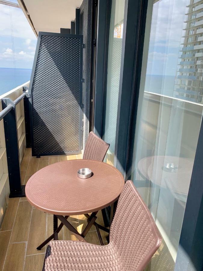Royal Sea Breeze Apartments Batumi Exteriör bild